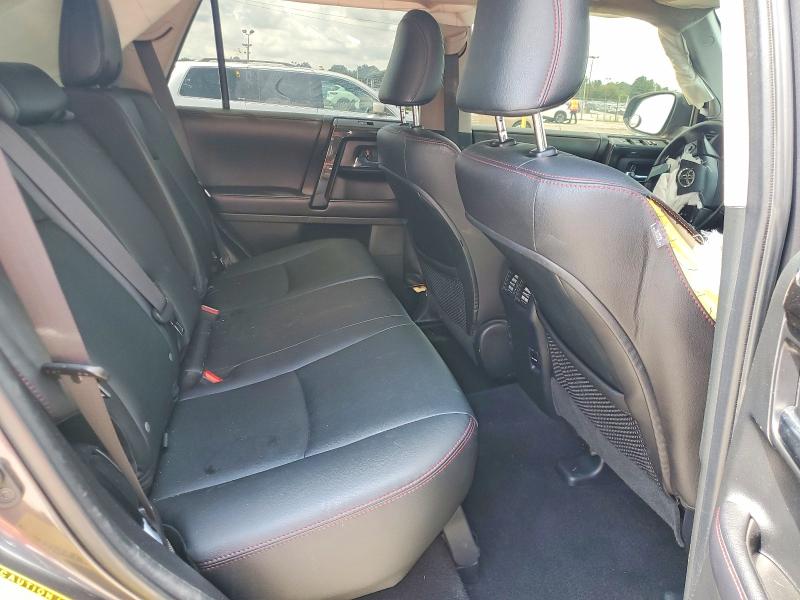 65838526 :رقم المزاد ، JTEBU5JR9J5489277 vin ، 2018 Toyota 4runner مزاد بيع