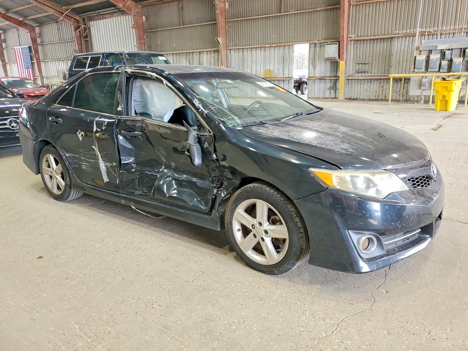 64091876 :رقم المزاد ، 4T1BF1FKXEU304759 vin ، 2014 Toyota Camry مزاد بيع