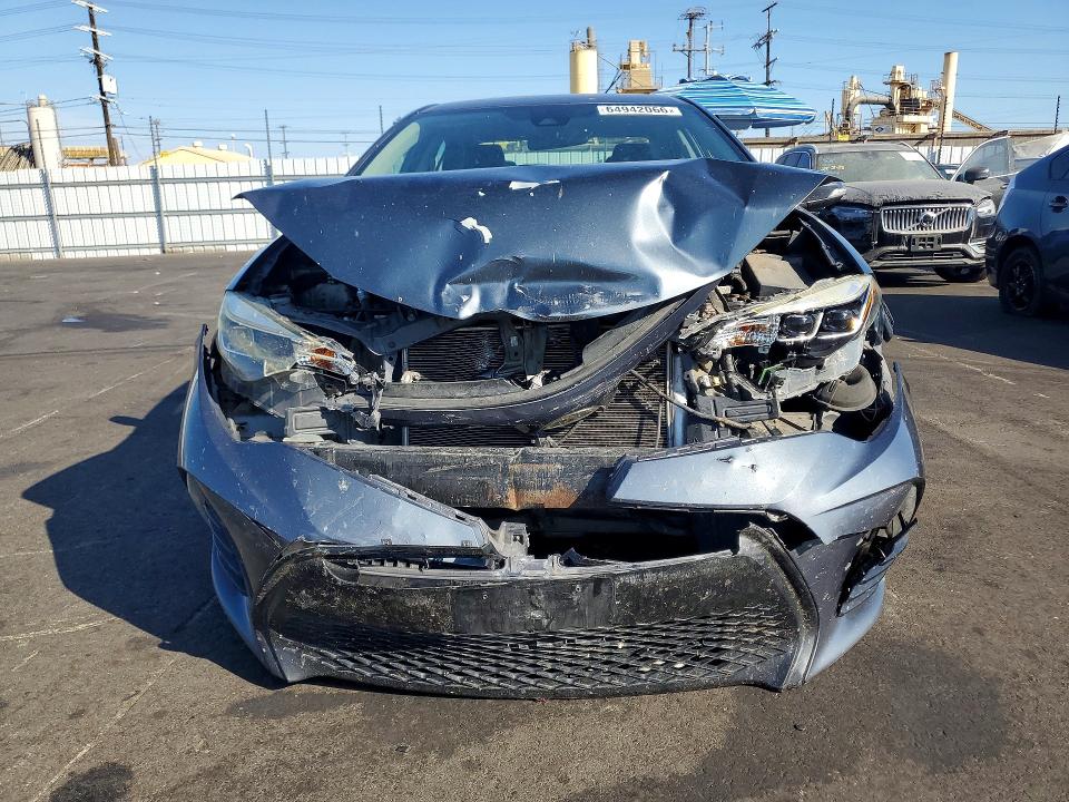 64942066 :رقم المزاد ، 2T1BURHE8HC761832 vin ، 2017 Toyota Corolla مزاد بيع