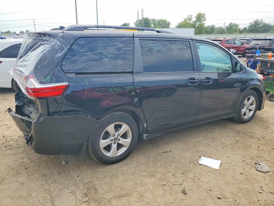 66074226 :رقم المزاد ، 5TDKZ3DC3JS911023 vin ، 2018 Toyota Sienna مزاد بيع