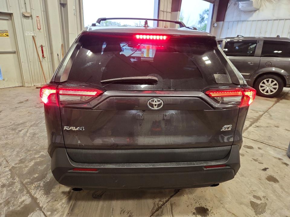 Продажа на аукционе авто 2021 Toyota Rav4, vin: 2T3P1RFV6MC181000, номер лота: 64655746