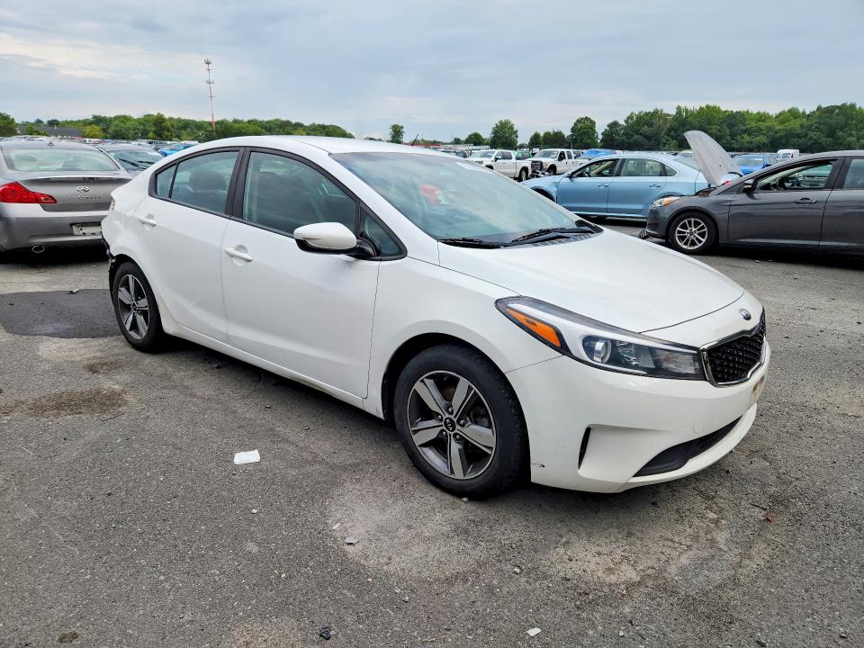 67282136 :رقم المزاد ، 3KPFL4A76JE245124 vin ، 2018 Kia Forte مزاد بيع