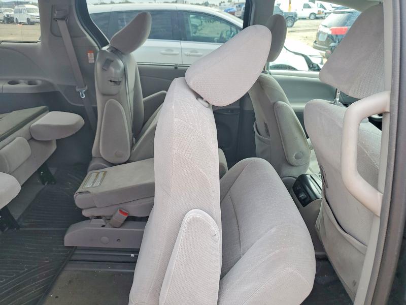 66074226 :رقم المزاد ، 5TDKZ3DC3JS911023 vin ، 2018 Toyota Sienna مزاد بيع