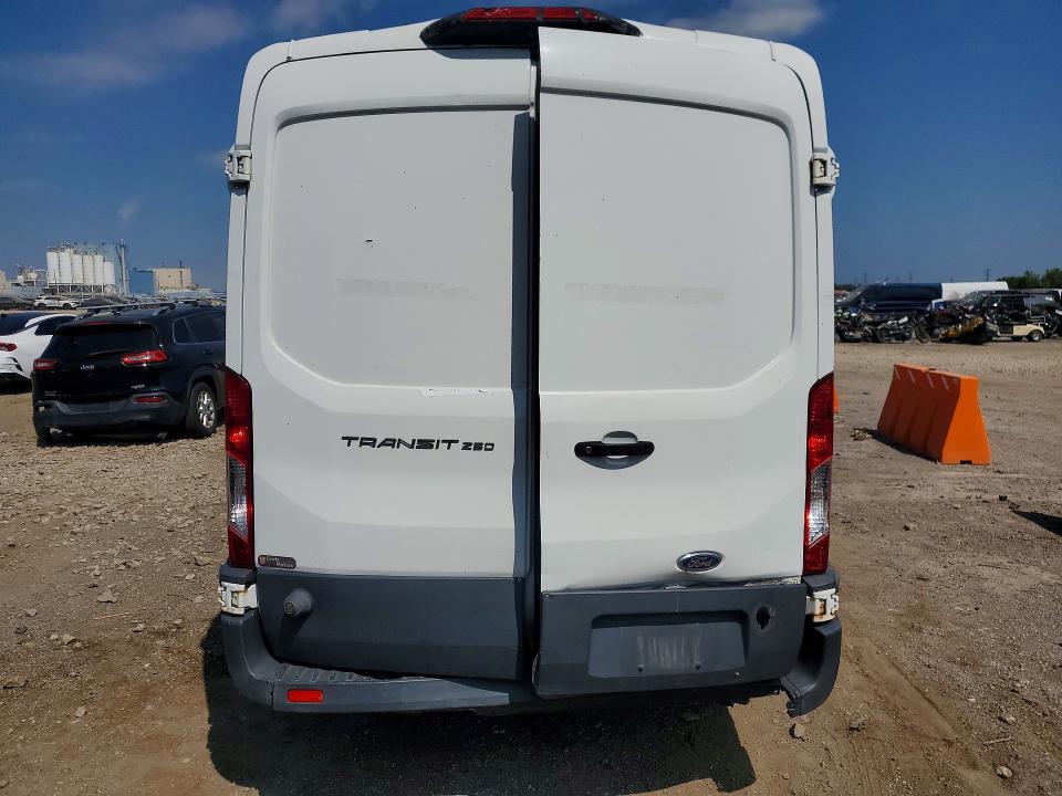 67245486 :رقم المزاد ، 1FTYR2CM5JKA06692 vin ، 2018 Ford Transit مزاد بيع