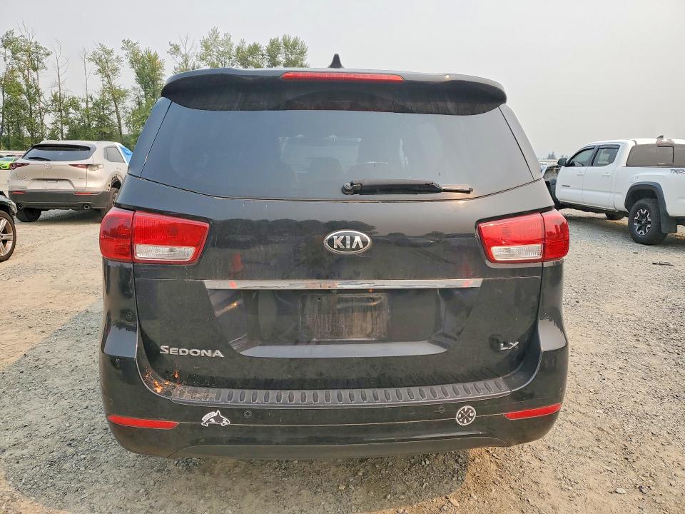60062856 :رقم المزاد ، KNDMB5C14F6036793 vin ، 2015 Kia Sedona مزاد بيع