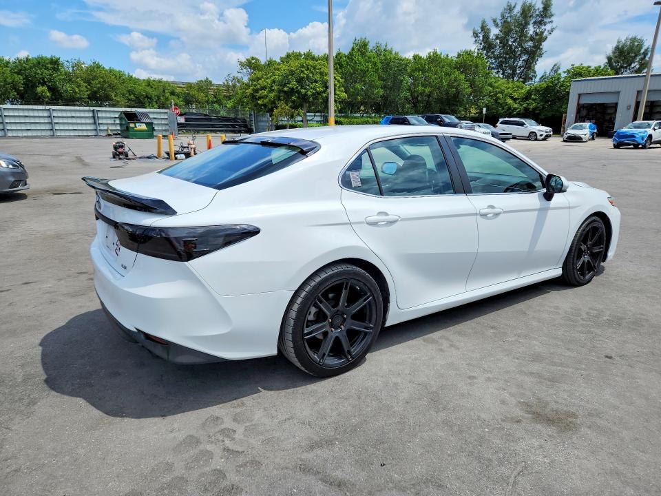 66035436 :رقم المزاد ، 4T1B11HK9JU047583 vin ، 2018 Toyota Camry مزاد بيع