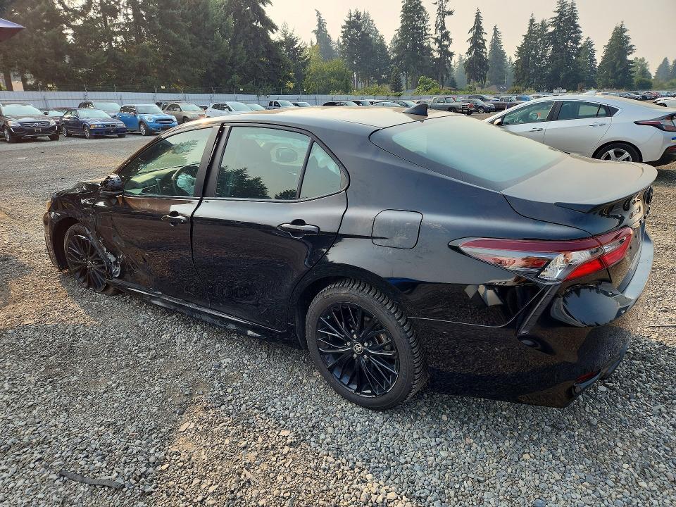 63904286 :رقم المزاد ، 4T1G11BK5MU035725 vin ، 2021 Toyota Camry مزاد بيع