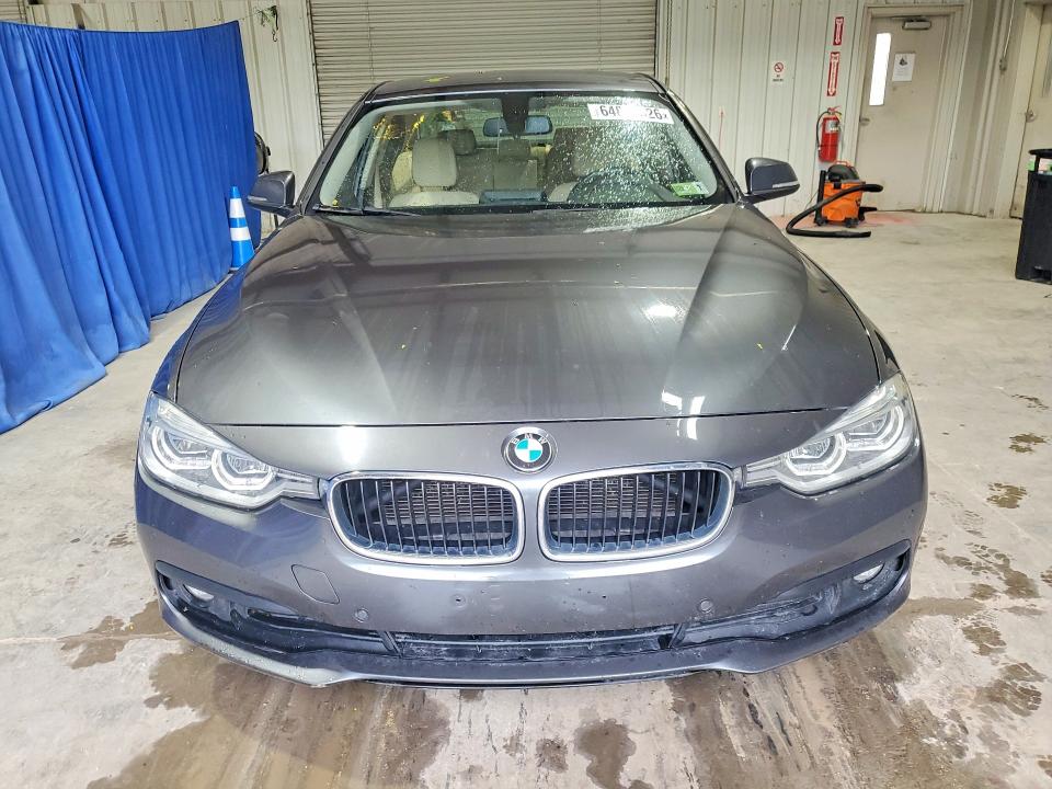64803626 :رقم المزاد ، WBA8A3C54JA505198 vin ، 2018 Bmw 320 مزاد بيع