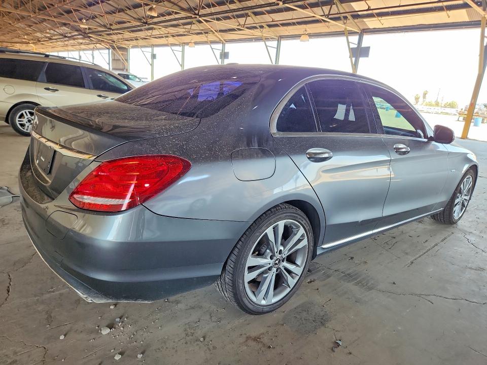 64304856 :رقم المزاد ، 55SWF4HB0JU255609 vin ، 2018 Mercedes-benz C مزاد بيع