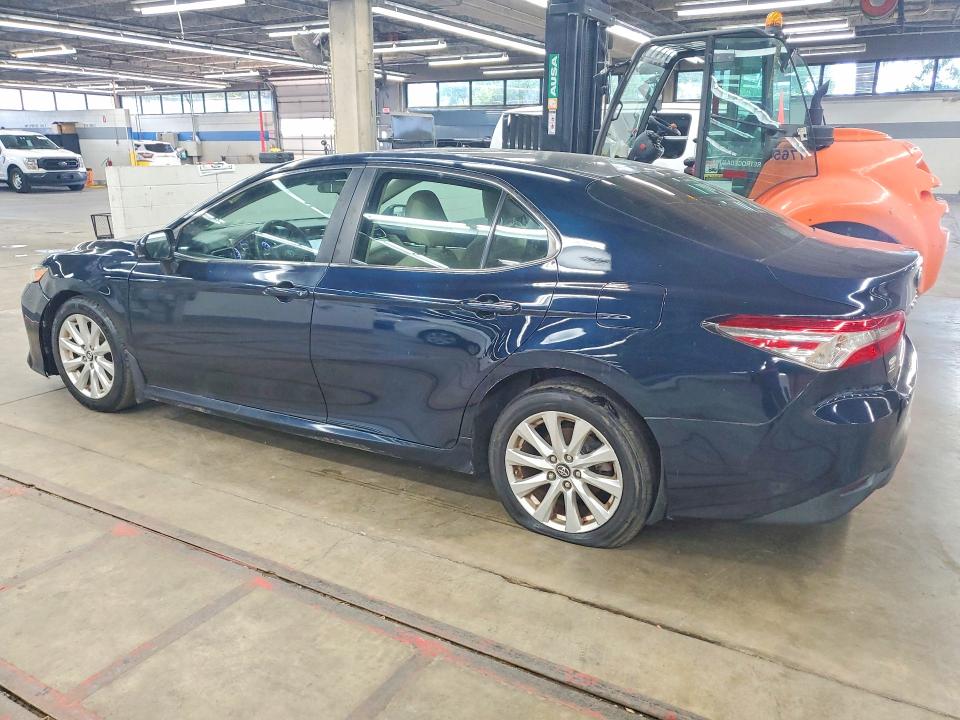 65833256 :رقم المزاد ، 4T1B11HK5JU531265 vin ، 2018 Toyota Camry مزاد بيع