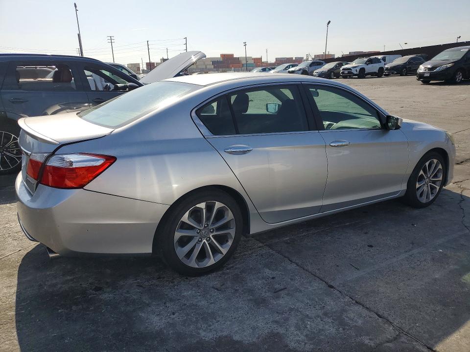 63533396 :رقم المزاد ، 1HGCR2F55FA000078 vin ، 2015 Honda Accord مزاد بيع