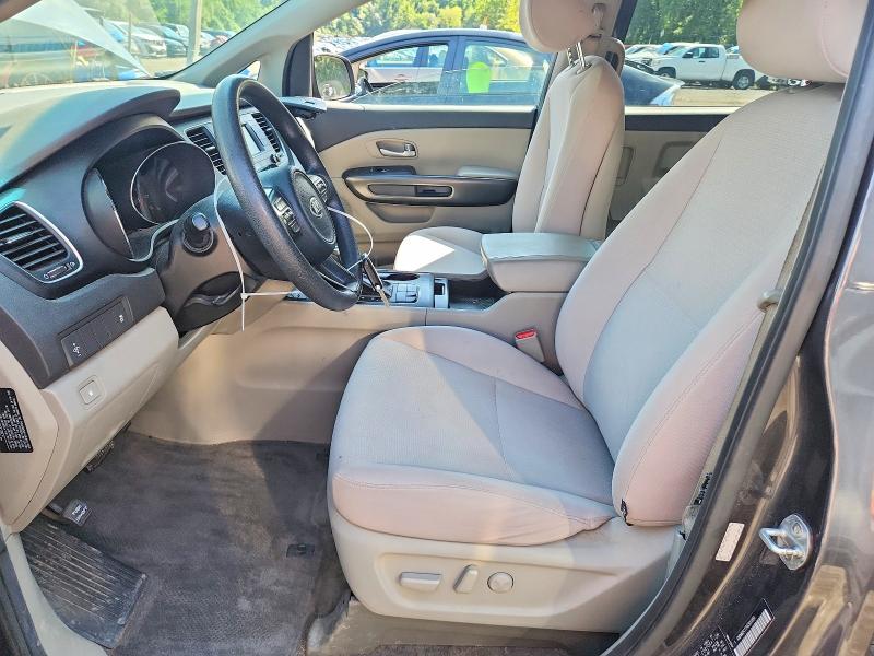 65019226 :رقم المزاد ، KNDMB5C17H6300883 vin ، 2017 Kia Sedona مزاد بيع