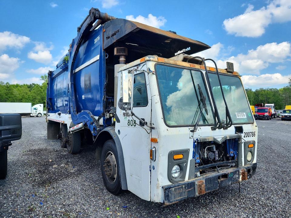 2014 Mack Leu613 მანქანა იყიდება აუქციონზე, vin: 1M2AU14CXEM002014, აუქციონის ნომერი: 63731576