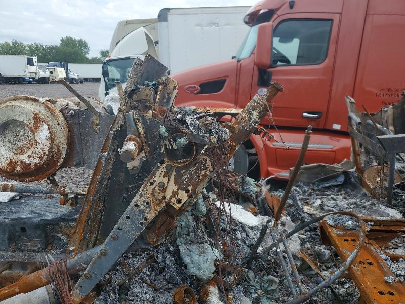 64246976 :رقم المزاد ، 2FUY3MCB6TA813746 vin ، 1996 Freightliner Fld112 مزاد بيع