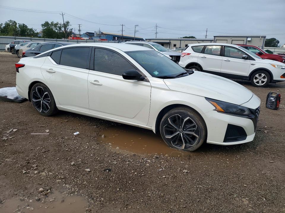 64616326 :رقم المزاد ، 1N4BL4CV7PN309112 vin ، 2023 Nissan Altima مزاد بيع
