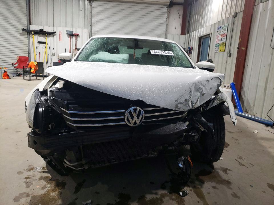66631546 :رقم المزاد ، 1VWAT7A3XFC030026 vin ، 2015 Volkswagen Passat مزاد بيع