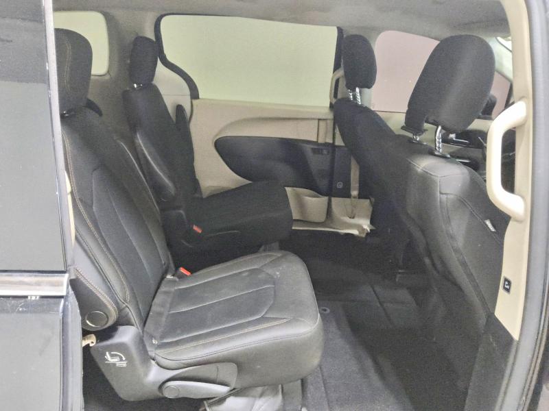 65313706 :رقم المزاد ، 2C4RC1DG1HR642904 vin ، 2017 Chrysler Pacifica مزاد بيع