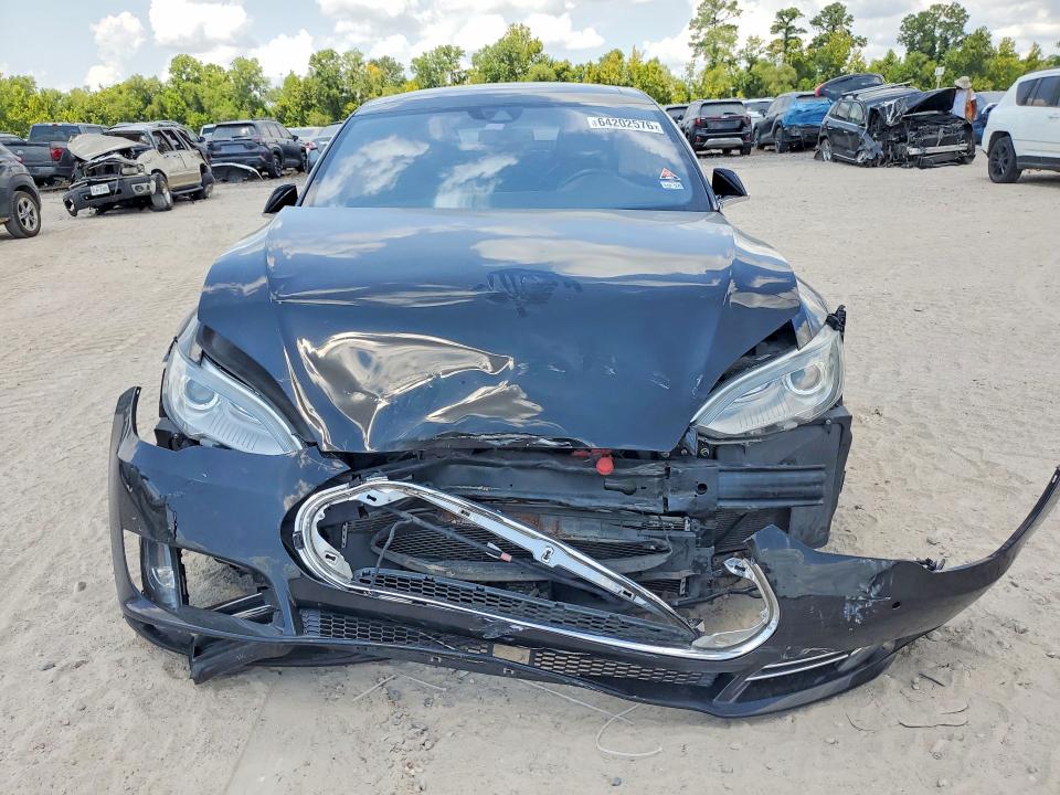 2015 Tesla Model S მანქანა იყიდება აუქციონზე, vin: 5YJSA1H22FF100399, აუქციონის ნომერი: 64202576