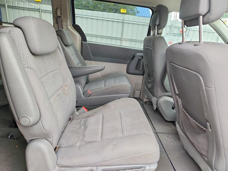 64291886 :رقم المزاد ، 2A4RR2D14AR431339 vin ، 2010 Chrysler Town & Country مزاد بيع