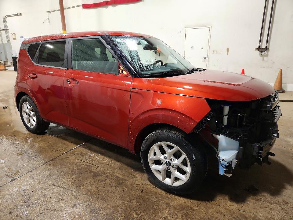 64139956 :رقم المزاد ، KNDJ23AU9P7869182 vin ، 2023 Kia Soul مزاد بيع