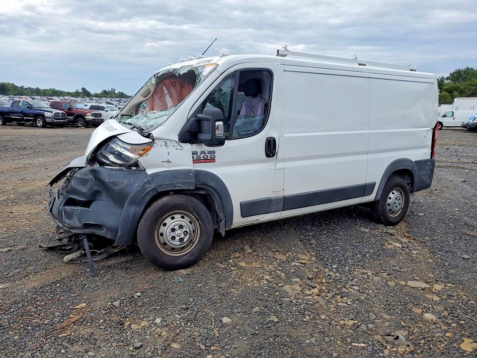 67273896 :رقم المزاد ، 3C6TRVAG8JE155987 vin ، 2018 Ram Promaster 1500 مزاد بيع
