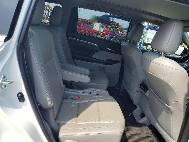 Продаж на аукціоні авто 2018 Toyota Highlander, vin: 5TDDZRFH5JS826513, номер лоту: 64695036
