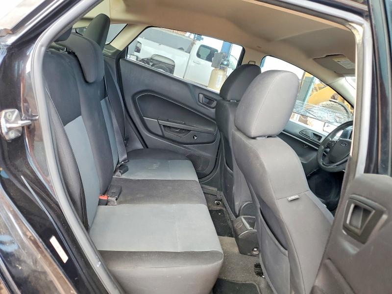 63477156 :رقم المزاد ، 3FADP4AJ4FM161992 vin ، 2015 Ford Fiesta مزاد بيع