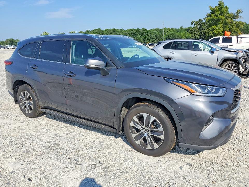 Продаж на аукціоні авто 2021 Toyota Highlander, vin: 5TDGZRBH8MS528707, номер лоту: 64798406