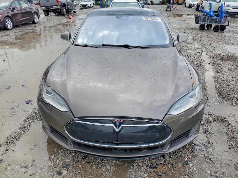 2015 Tesla Model S მანქანა იყიდება აუქციონზე, vin: 5YJSA1E23FF103073, აუქციონის ნომერი: 65476066