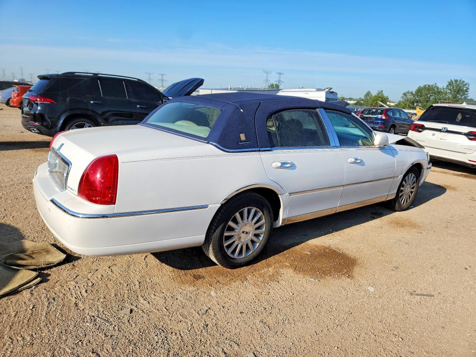 65415296 :رقم المزاد ، 1LNHM81W34Y668953 vin ، 2004 Lincoln Town Car مزاد بيع