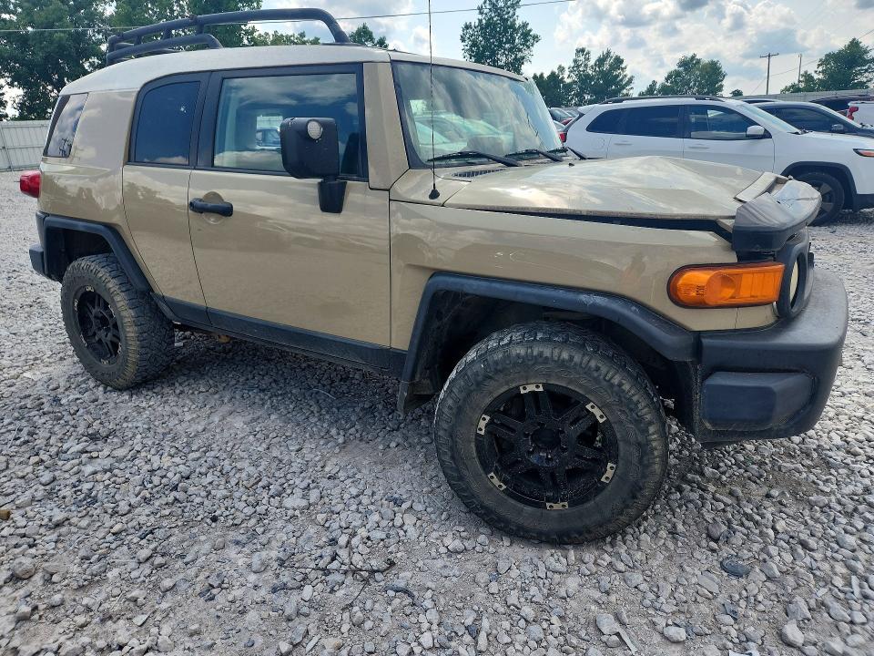 63823216 :رقم المزاد ، JTEBU4BF3BK100943 vin ، 2011 Toyota Fj Cruiser مزاد بيع
