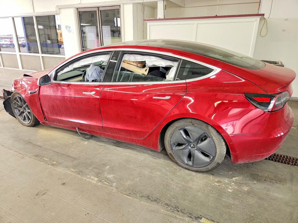 66068646 :رقم المزاد ، 5YJ3E1EA6JF045503 vin ، 2018 Tesla Model 3 مزاد بيع