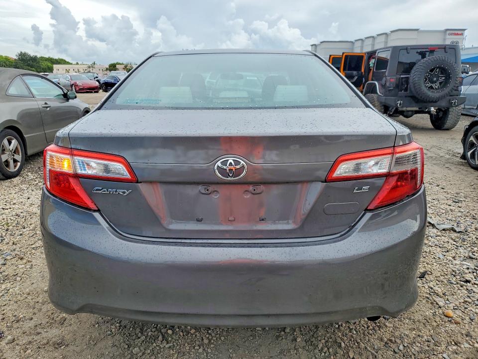 63618676 :رقم المزاد ، 4T1BF1FK9CU581917 vin ، 2012 Toyota Camry مزاد بيع