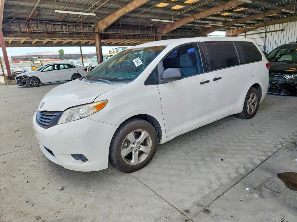 Aukcja sprzedaży 2012 Toyota Sienna, vin: 5TDKA3DC1CS015877, numer aukcji: 65941486