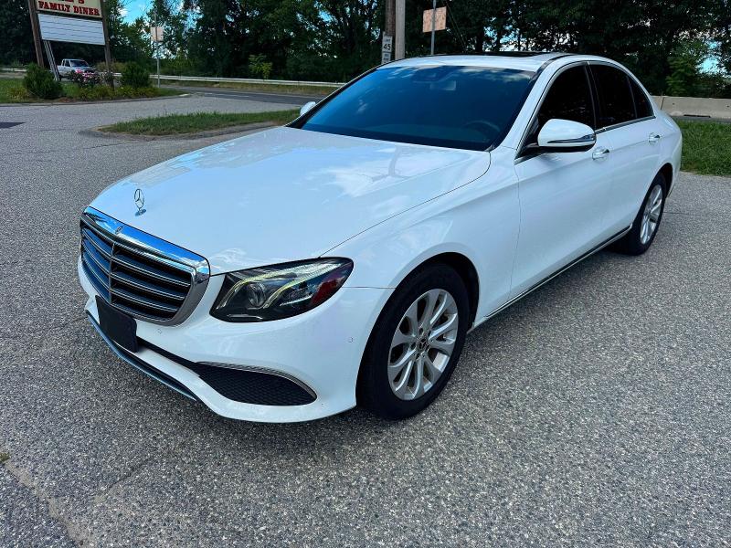 65651876 :رقم المزاد ، WDDZF4KB2JA357757 vin ، 2018 Mercedes-benz E مزاد بيع