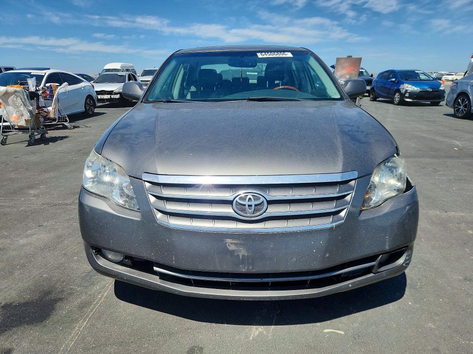 2005 Toyota Avalon მანქანა იყიდება აუქციონზე, vin: 4T1BK36B45U055091, აუქციონის ნომერი: 64506806