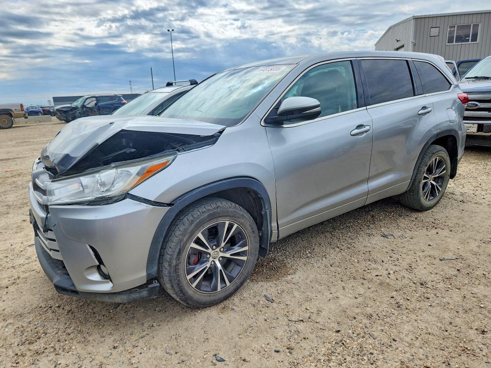 2018 Toyota Highlander მანქანა იყიდება აუქციონზე, vin: 5TDBZRFH9JS834346, აუქციონის ნომერი: 64823886