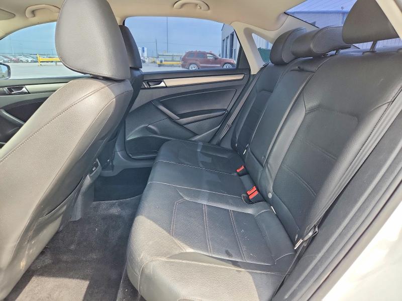 64229236 :رقم المزاد ، 1VWBV7A30FC051126 vin ، 2015 Volkswagen Passat مزاد بيع