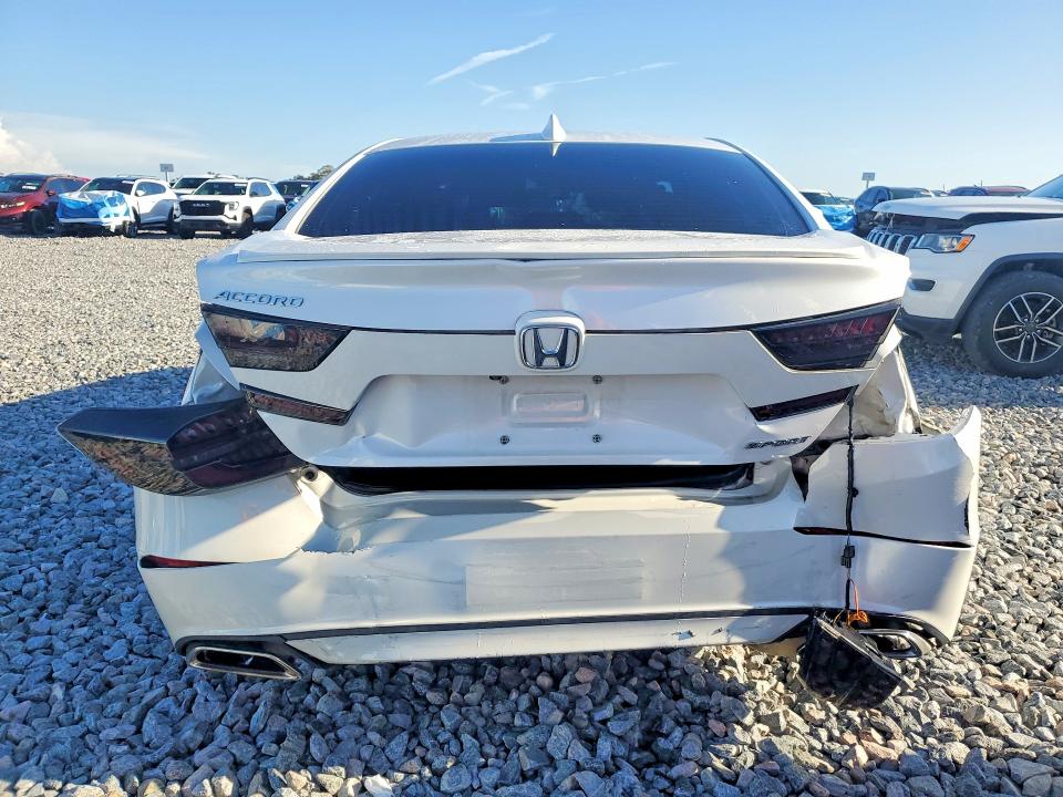 Продаж на аукціоні авто 2018 Honda Accord, vin: 1HGCV1F31JA197411, номер лоту: 65831136
