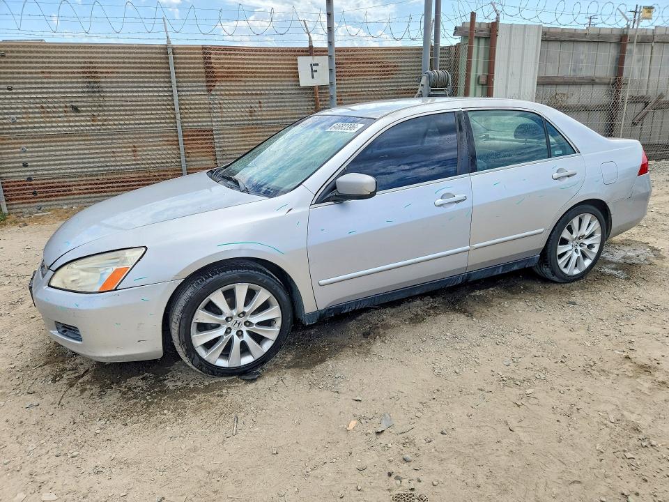 Продажа на аукционе авто 2006 Honda Accord, vin: JHMCM564X6C000697, номер лота: 64682396
