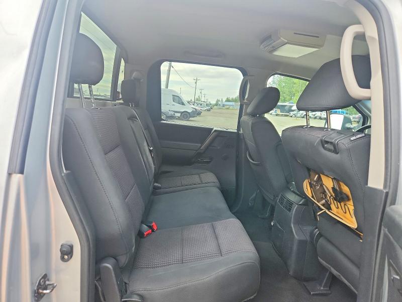 64476076 :رقم المزاد ، 1N6BA0EC5AN314477 vin ، 2010 Nissan Titan مزاد بيع