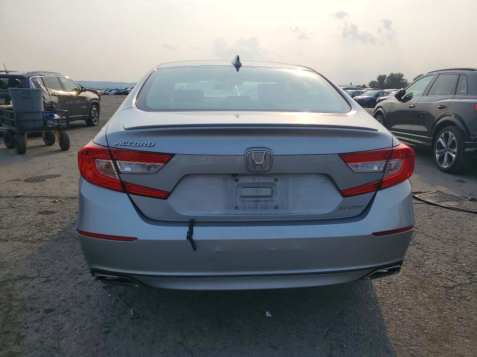 64740606 :رقم المزاد ، 1HGCV1F39JA124075 vin ، 2018 Honda Accord مزاد بيع