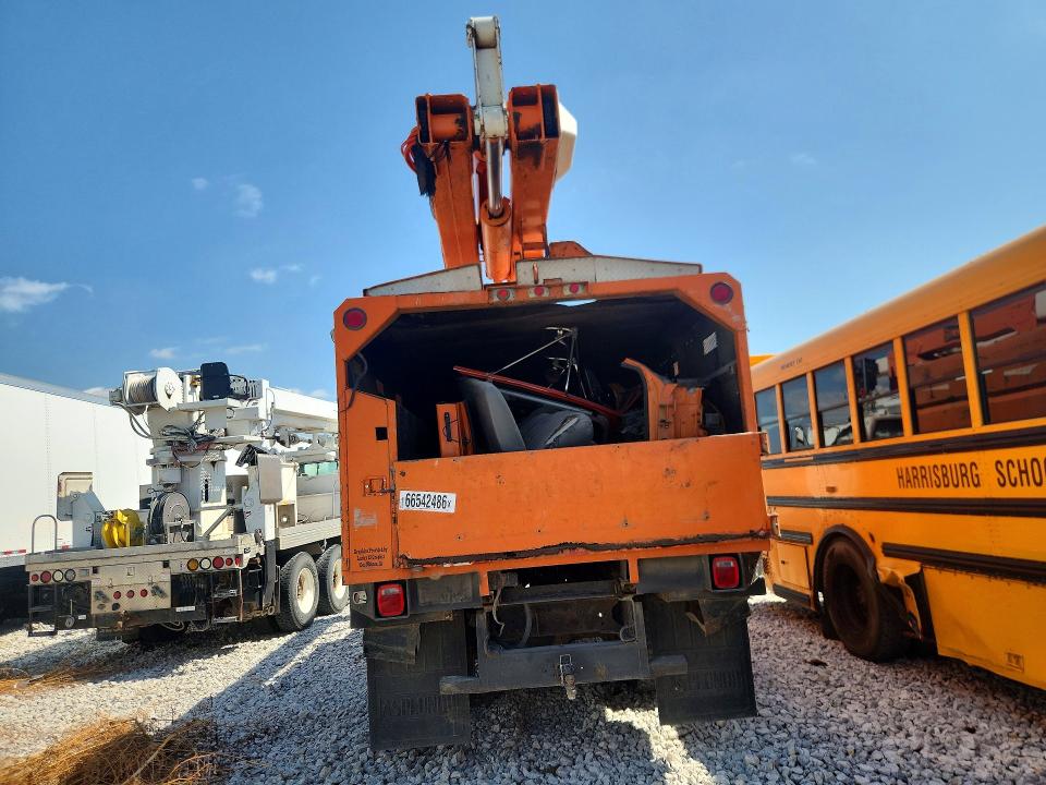 66542486 :رقم المزاد ، 1GDL7H1D5YJ504649 vin ، 2000 Gmc C7 مزاد بيع