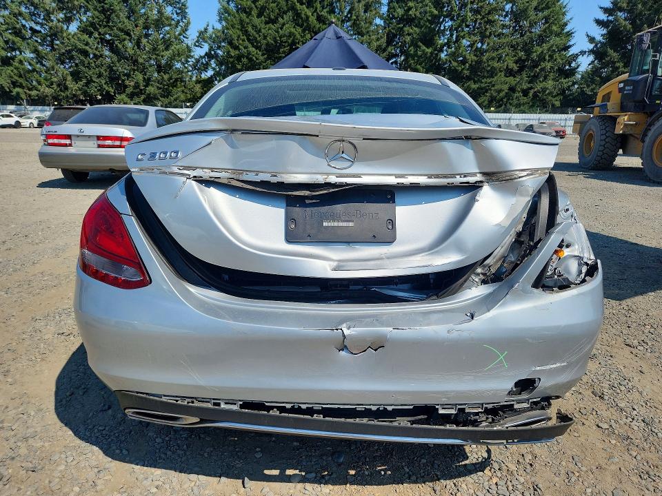 62632836 :رقم المزاد ، 55SWF4JB3JU257591 vin ، 2018 Mercedes-benz C مزاد بيع