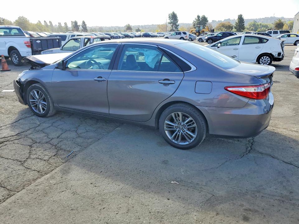 63889346 :رقم المزاد ، 4T1BF1FK5HU305208 vin ، 2017 Toyota Camry مزاد بيع