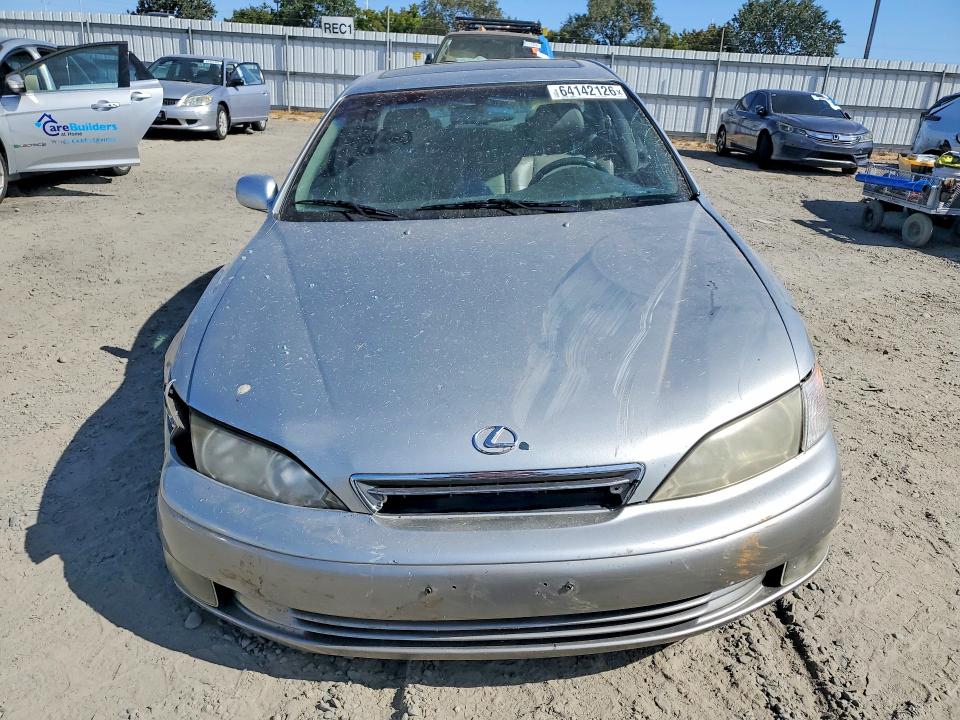 64142126 :رقم المزاد ، JT8BF28G615112941 vin ، 2001 Lexus Es مزاد بيع