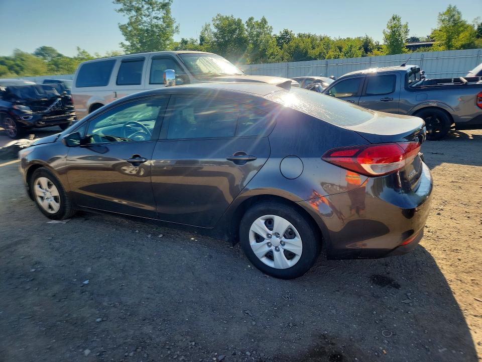 65393326 :رقم المزاد ، 3KPFK4A73JE181126 vin ، 2018 Kia Forte مزاد بيع