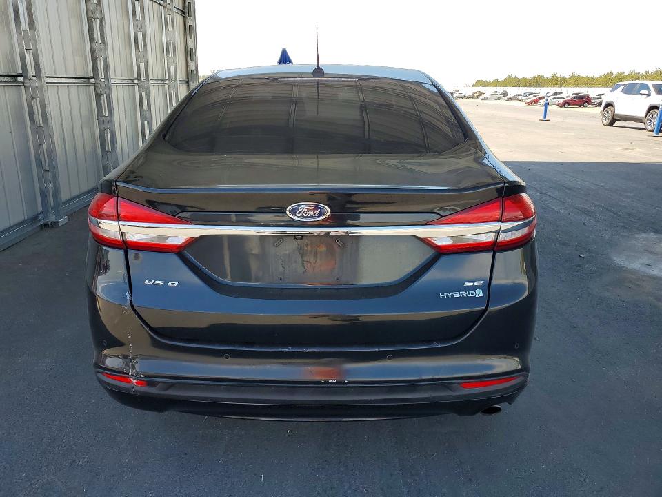 65393566 :رقم المزاد ، 3FA6P0LU1JR161789 vin ، 2018 Ford Fusion مزاد بيع