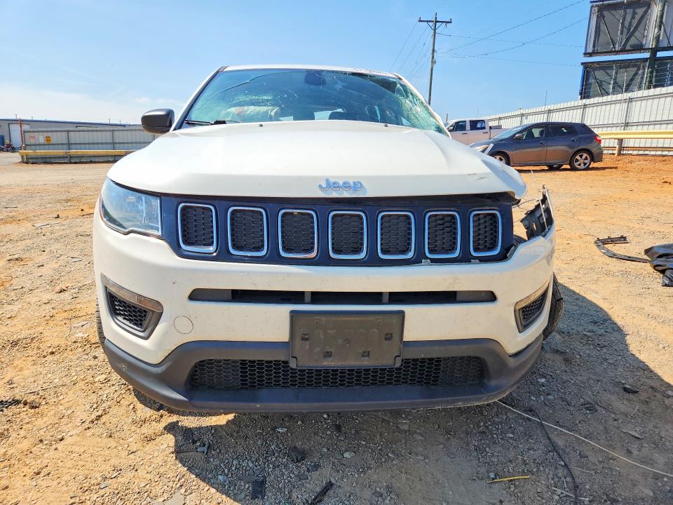 67130326 :رقم المزاد ، 3C4NJDABXJT207722 vin ، 2018 Jeep Compass مزاد بيع