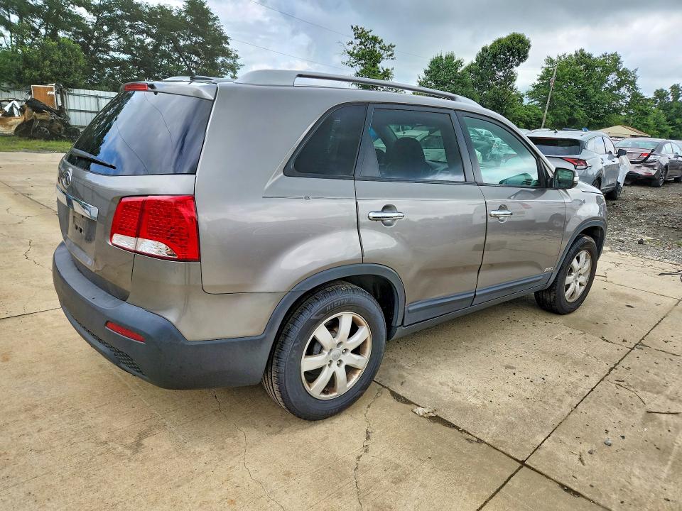 2013 Kia Sorento მანქანა იყიდება აუქციონზე, vin: 5XYKTDA25DG348772, აუქციონის ნომერი: 65446286